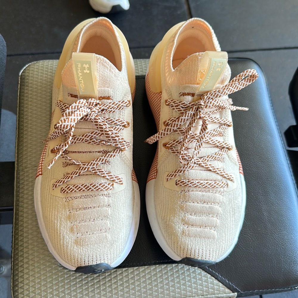 UNDER ARMOUR HOVR PHANTOM 3 RUNNING SHOE